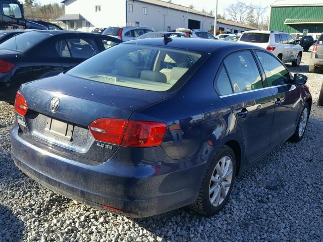 3VWDP7AJ3DM451078 - 2013 VOLKSWAGEN JETTA SE BLUE photo 4