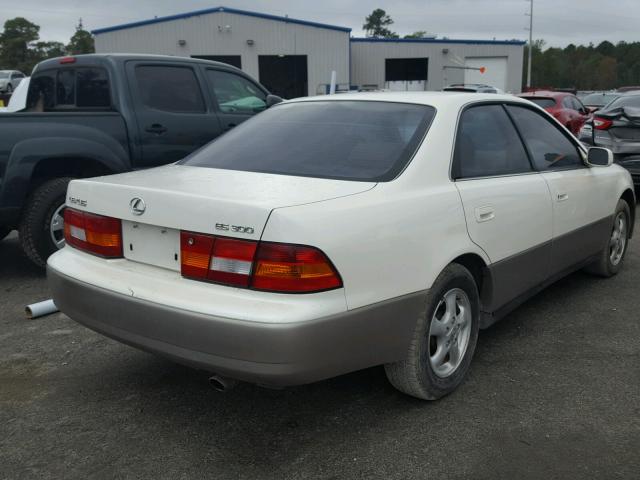 JT8BF28GXX5060092 - 1999 LEXUS ES 300 WHITE photo 4