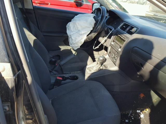 3VW2K7AJ5DM399765 - 2013 VOLKSWAGEN JETTA BASE BLACK photo 5