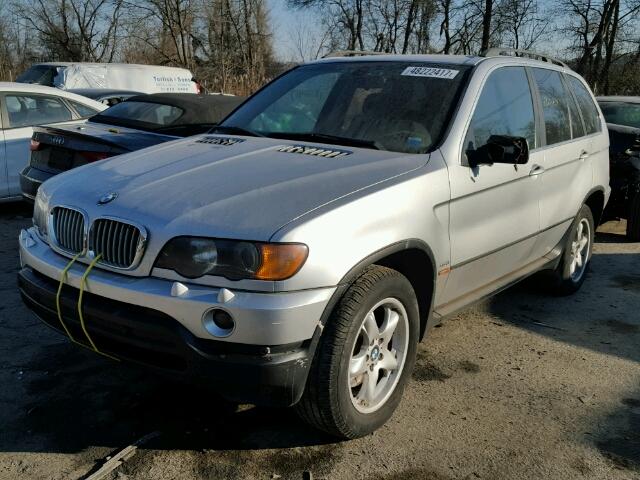 5UXFB33512LH32315 - 2002 BMW X5 4.4I SILVER photo 2