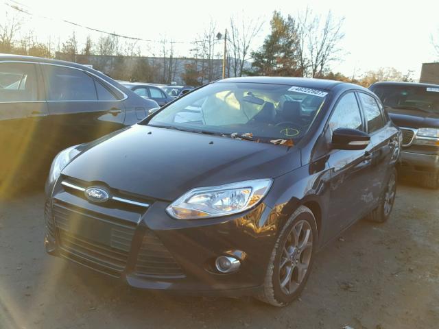 1FADP3F27DL153234 - 2013 FORD FOCUS SE BLACK photo 2