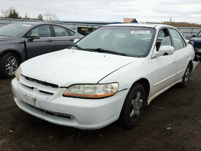 1HGCG1651WA038939 - 1998 HONDA ACCORD EX WHITE photo 2