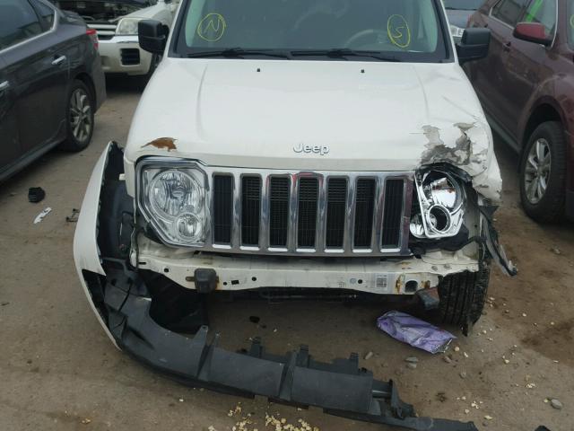 1J8GN58K68W224605 - 2008 JEEP LIBERTY LI WHITE photo 9