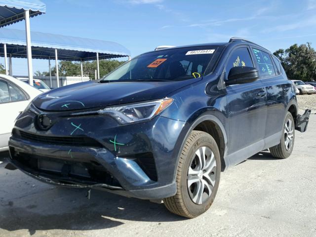 JTMZFREV0HJ130249 - 2017 TOYOTA RAV4 LE Mavi foto 2