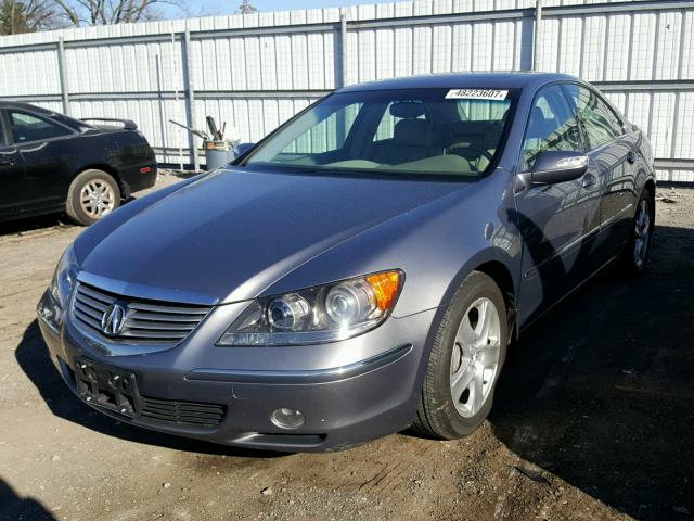 JH4KB16505C011824 - 2005 ACURA RL GRAY photo 2