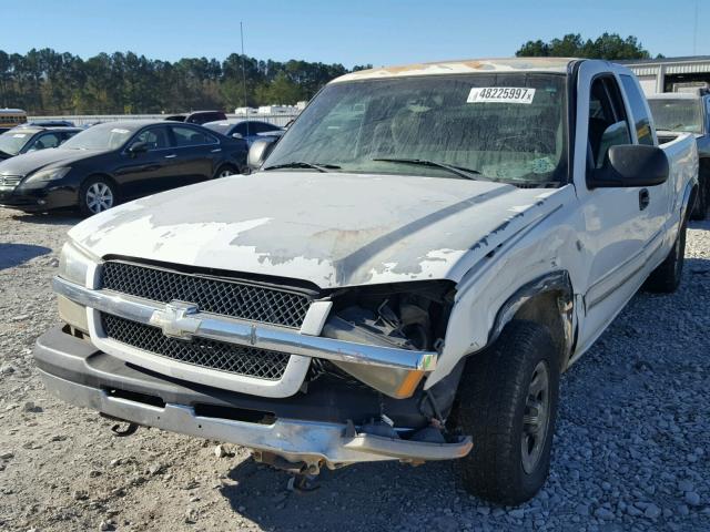 2GCEC19V841253840 - 2004 CHEVROLET SILVERADO WHITE photo 2