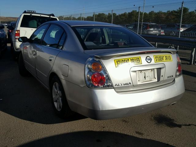 1N4AL11D22C112518 - 2002 NISSAN ALTIMA BAS SILVER photo 3