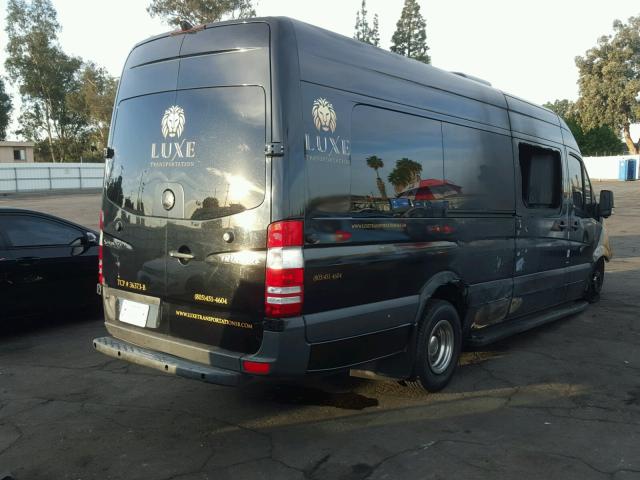 WD3PF4CCXB5530292 - 2011 MERCEDES-BENZ SPRINTER 3 BLACK photo 4