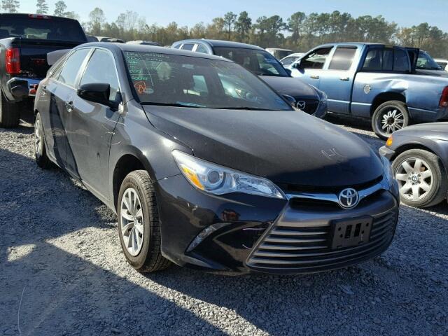 4T1BF1FK9HU395415 - 2017 TOYOTA CAMRY LE შავი ფოტო 1