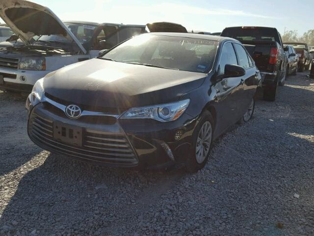 4T1BF1FK9HU395415 - 2017 TOYOTA CAMRY LE შავი ფოტო 2