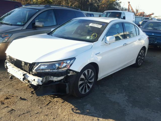 1HGCR6F55FA004719 - 2015 HONDA ACCORD HYB WHITE photo 2