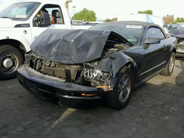 1ZVFT84N355232203 - 2005 FORD MUSTANG BLACK photo 2