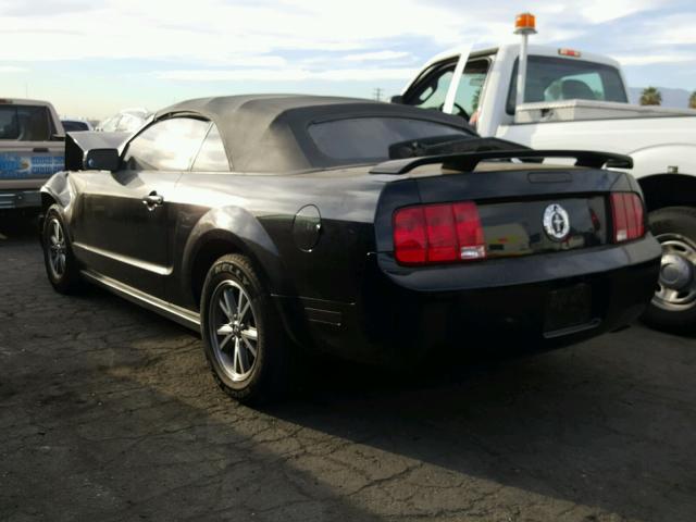 1ZVFT84N355232203 - 2005 FORD MUSTANG BLACK photo 3