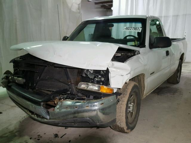 1GCEC14W42Z139175 - 2002 CHEVROLET SILVERADO WHITE photo 2