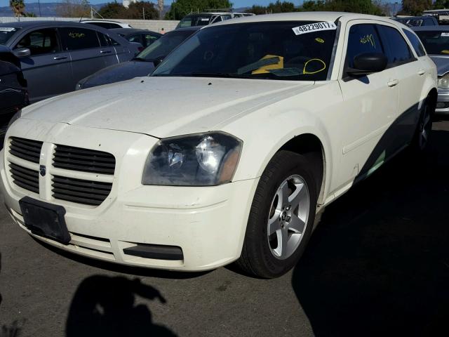 2D8FV48T75H622472 - 2005 DODGE MAGNUM SE WHITE photo 2