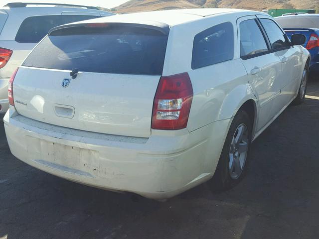 2D8FV48T75H622472 - 2005 DODGE MAGNUM SE WHITE photo 4