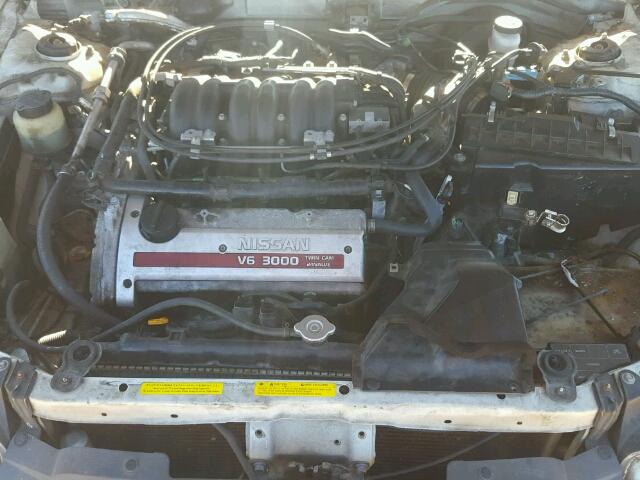 JN1CA31D61T816128 - 2001 NISSAN MAXIMA GXE WHITE photo 7