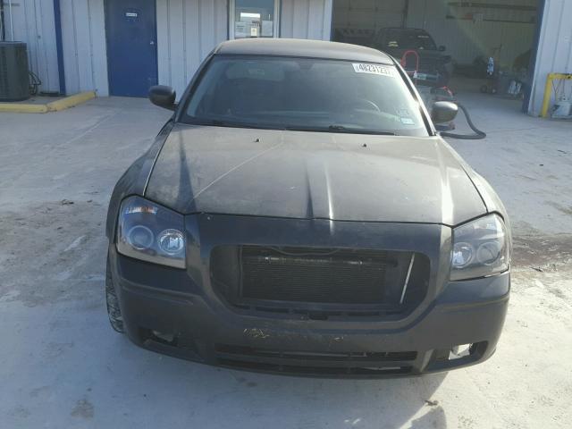 2D8FV48T25H111834 - 2005 DODGE MAGNUM SE BLACK photo 9