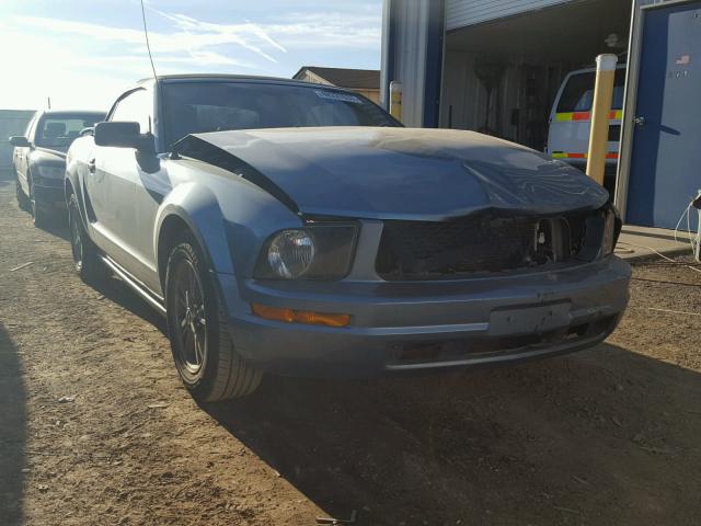 1ZVFT84N955256568 - 2005 FORD MUSTANG BLUE photo 1