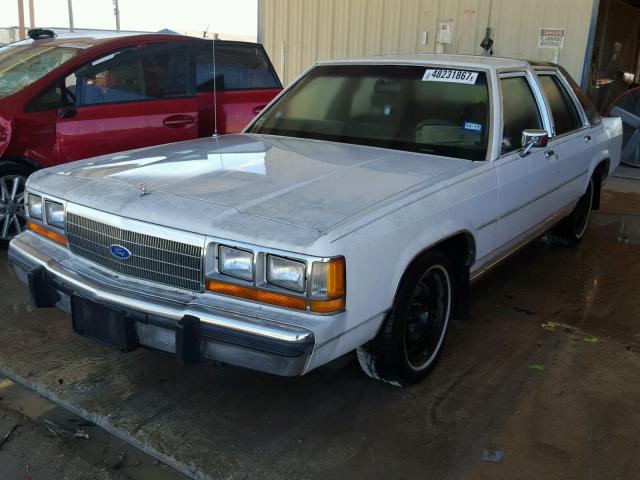 2FABP73F0JX222270 - 1988 FORD CROWN VICT WHITE photo 2