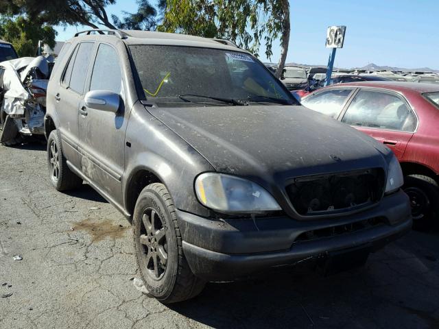 4JGAB72E6YA154147 - 2000 MERCEDES-BENZ ML 430 BLACK photo 1