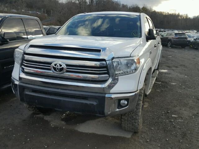 5TFDW5F10GX502750 - 2016 TOYOTA TUNDRA CRE WHITE photo 2