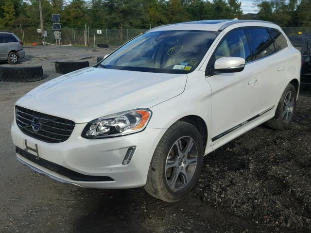 YV4902RDXF2582272 - 2015 VOLVO XC60 T6 WHITE photo 2