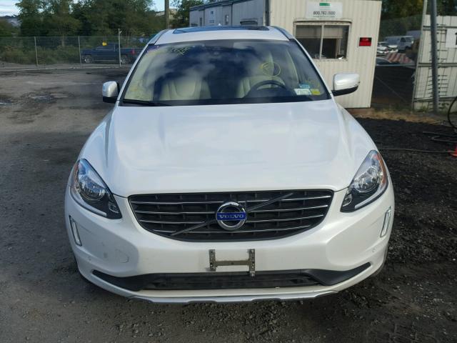 YV4902RDXF2582272 - 2015 VOLVO XC60 T6 WHITE photo 9