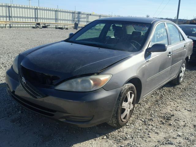 4T1BE32K14U911216 - 2004 TOYOTA CAMRY LE GRAY photo 2