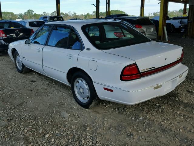 1G3HC52K9X4813118 - 1999 OLDSMOBILE 88 50TH AN WHITE photo 3