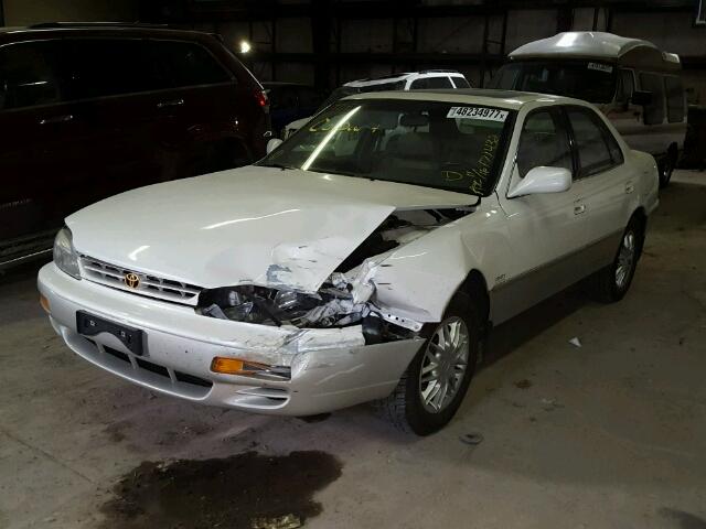 JT2BF12K3T0171432 - 1996 TOYOTA CAMRY LE WHITE photo 2