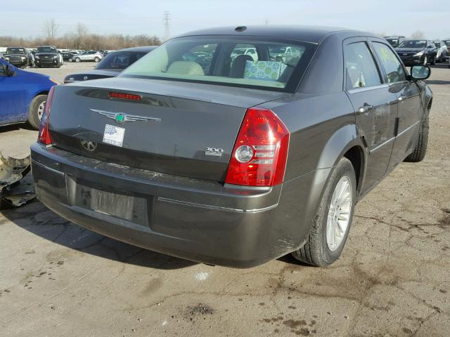 2C3LA53V19H564137 - 2009 CHRYSLER 300 TOURIN GRAY photo 4