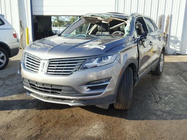 5LMCJ3C90HUL49646 - 2017 LINCOLN MKC RESERV GRAY photo 2