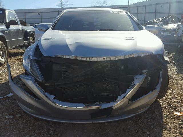 5NPEB4AC1CH432281 - 2012 HYUNDAI SONATA GLS SILVER photo 9