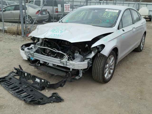 3FA6P0H73HR398183 - 2017 FORD FUSION SE SILVER photo 2