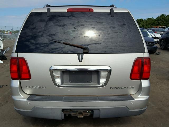 5LMFU28R53LJ09319 - 2003 LINCOLN NAVIGATOR Srebrny zdjęcie 9