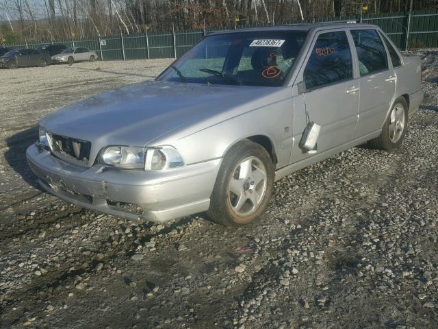 YV1LS61J3Y2635810 - 2000 VOLVO S70 BASE SILVER photo 2