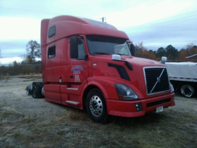 4V4NC9THXFN933567 - 2015 VOLVO VN VNL RED photo 1