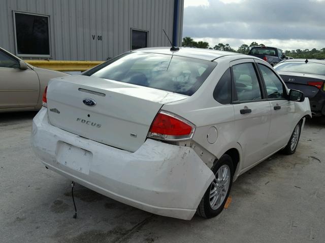 1FAHP35N19W218694 - 2009 FORD FOCUS SE WHITE photo 4