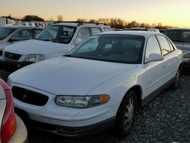 2G4WF5213W1511626 - 1998 BUICK REGAL GS WHITE photo 2