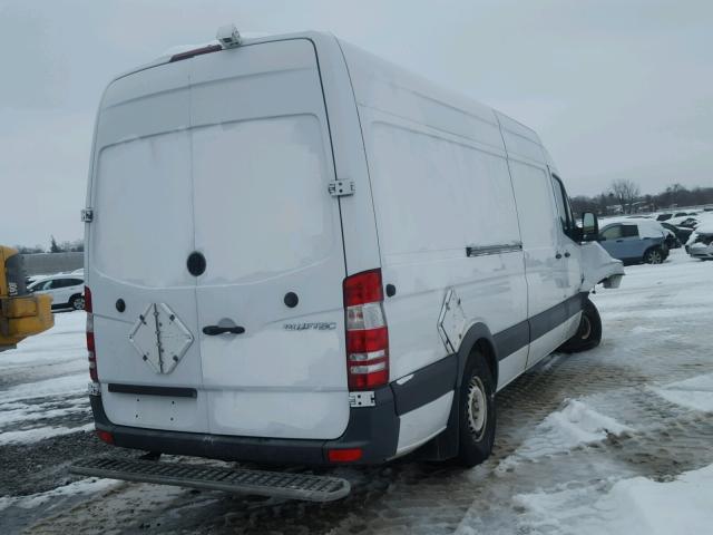 WD3PE8CBXB5581891 - 2011 MERCEDES-BENZ SPRINTER 2 WHITE photo 4