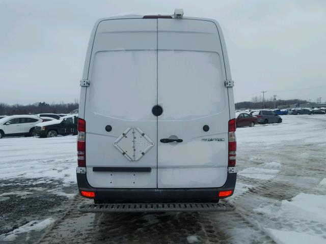 WD3PE8CBXB5581891 - 2011 MERCEDES-BENZ SPRINTER 2 WHITE photo 9