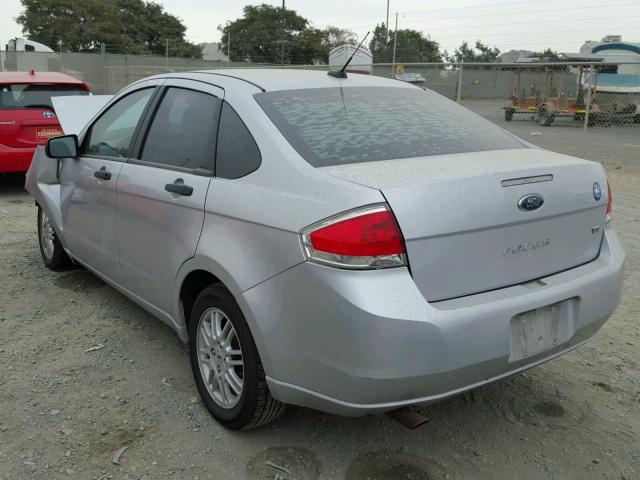 1FAHP3FN2BW166920 - 2011 FORD FOCUS SE SILVER photo 3