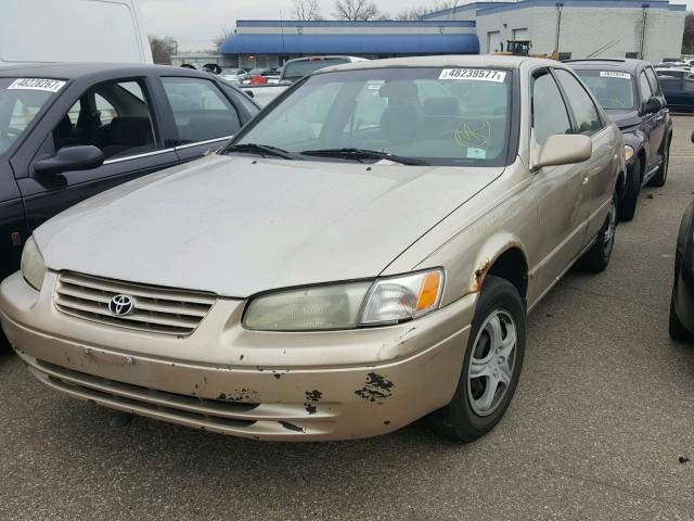 4T1BG22K5XU900826 - 1999 TOYOTA CAMRY CE TAN photo 2