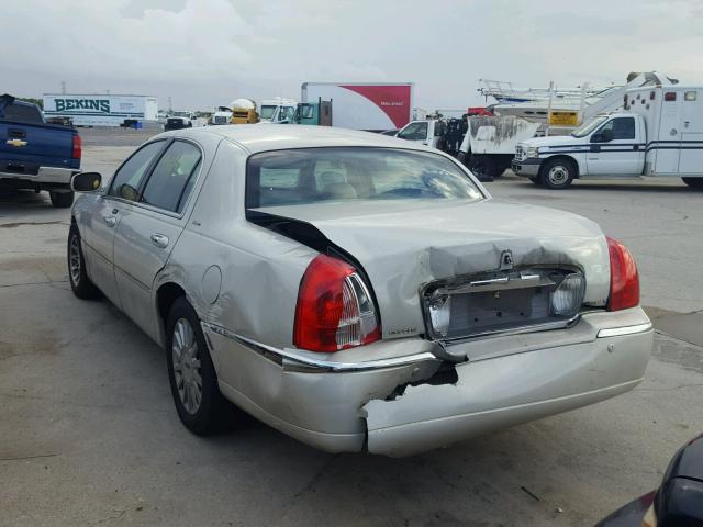 1LNHM83WX4Y629418 - 2004 LINCOLN TOWN CAR U WHITE photo 3