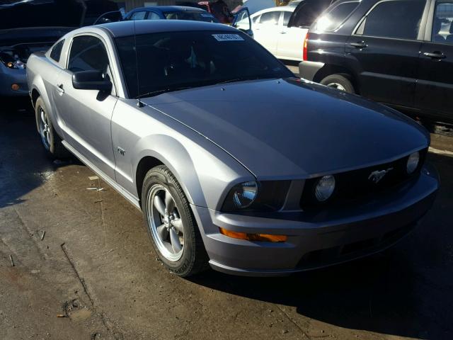 1ZVHT82H865148580 - 2006 FORD MUSTANG GT GRAY photo 1