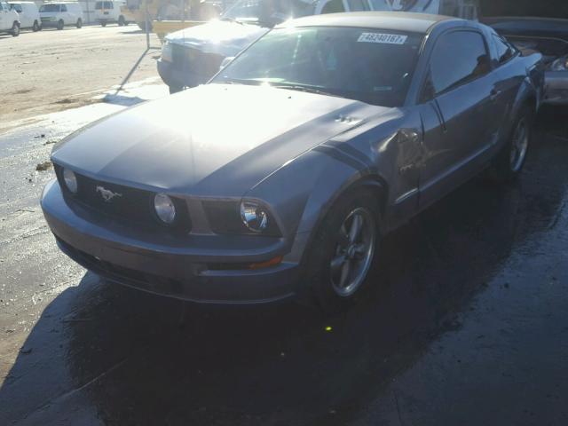 1ZVHT82H865148580 - 2006 FORD MUSTANG GT GRAY photo 2