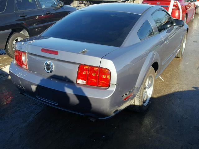 1ZVHT82H865148580 - 2006 FORD MUSTANG GT GRAY photo 4