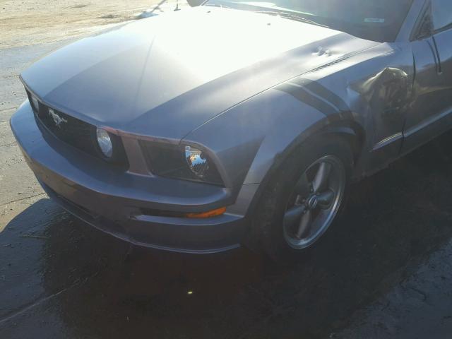 1ZVHT82H865148580 - 2006 FORD MUSTANG GT GRAY photo 9