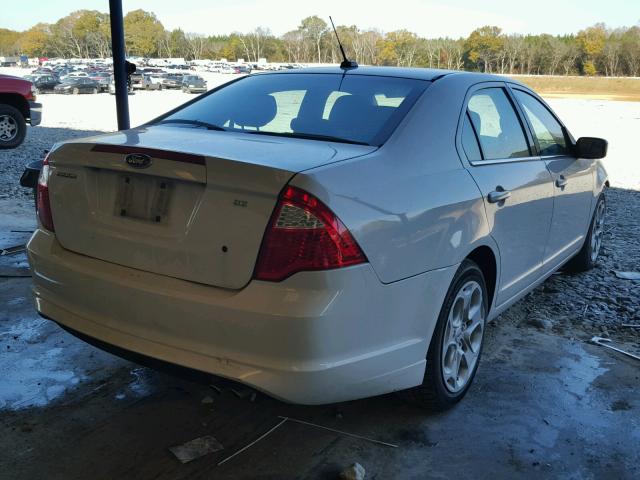 3FAHP0HA8BR263230 - 2011 FORD FUSION SE WHITE photo 4